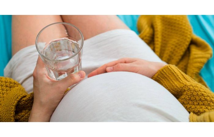 drinking plenty of fluids during pregnancy